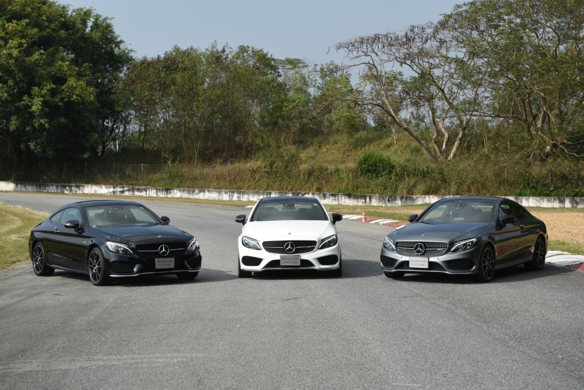 เมอร์เซเดส-เบนซ์  ล้อนช์ C 43 AMG Coupé  เอสเคดีจากโรงงานธนบุรีประกอบรถยนต์ กวาดลูกค้าชื่นชอบรถสมรรถนะสูง