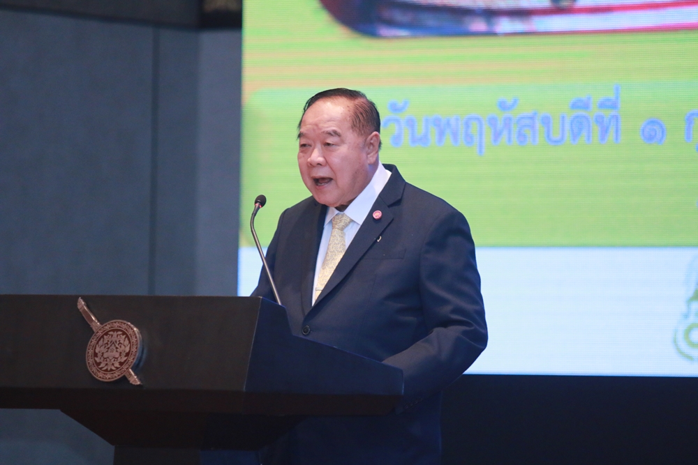 “บิ๊กป้อม” สั่งกวาดล้างยาเสพติด-อาชญากรรมข้ามชาติ ไม่เว้นจนท.รัฐ ย้ำอย่าให้ชาวบ้านต้องระแวงภัยมืด