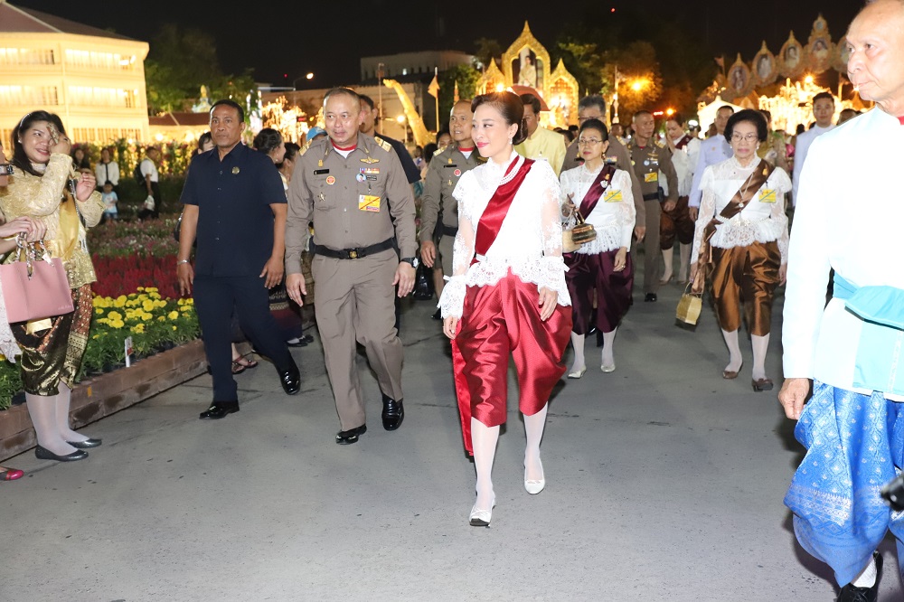 “พระองค์ภา” ทรงพระสิริโฉมในชุดไทยย้อนยุค เสด็จงานอุ่นไอรักฯ