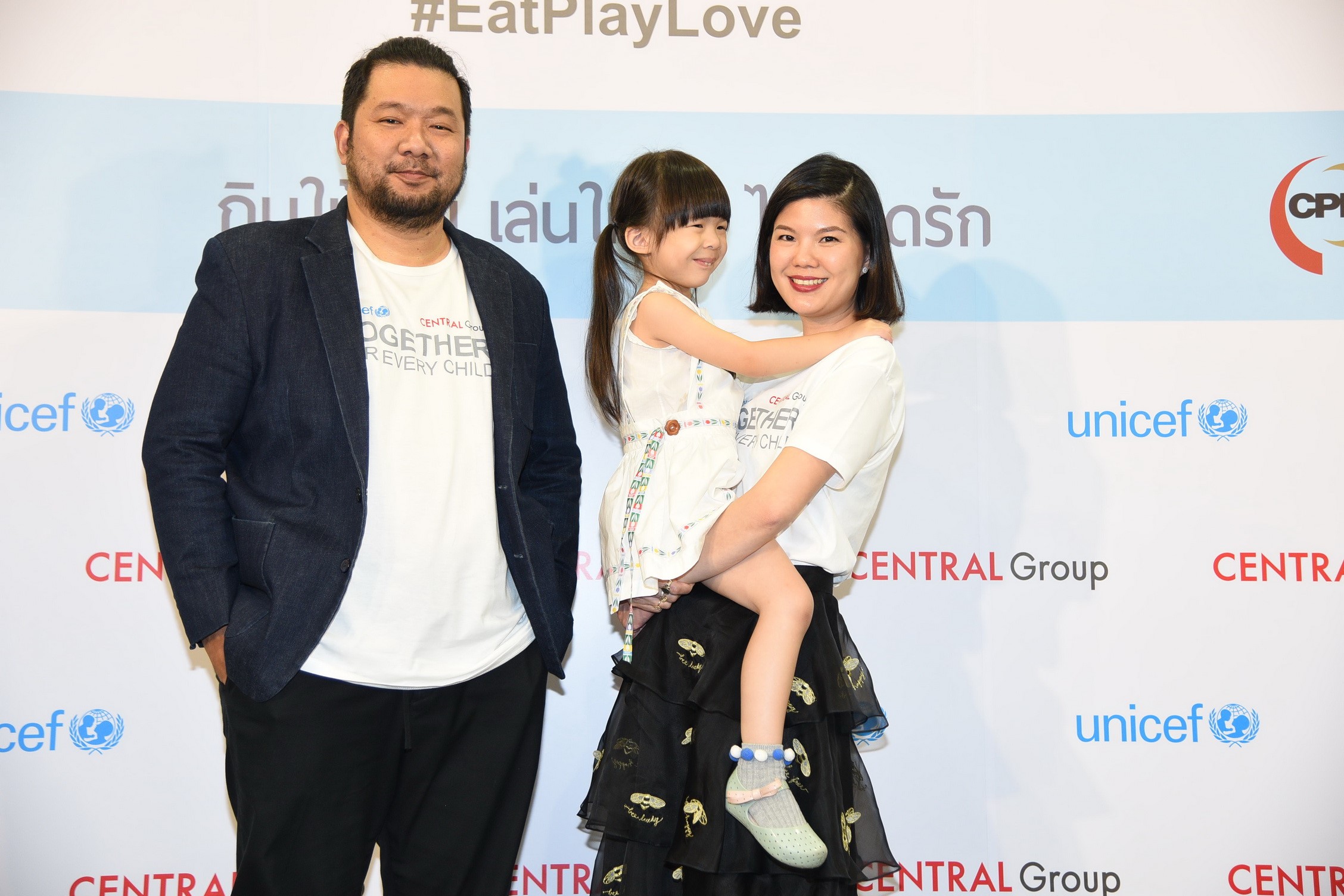 10 วิธีสื่อรักให้ “เจ้าตัวน้อย” ตามแบบฉบับคนดัง !