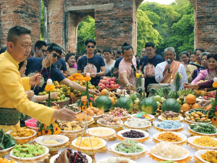 แฟนละครนับพันแห่กรี๊ด กองละคร “บุพเพสันนิวาส” ร่วมบวงสรวงสมเด็จพระนารายณ์