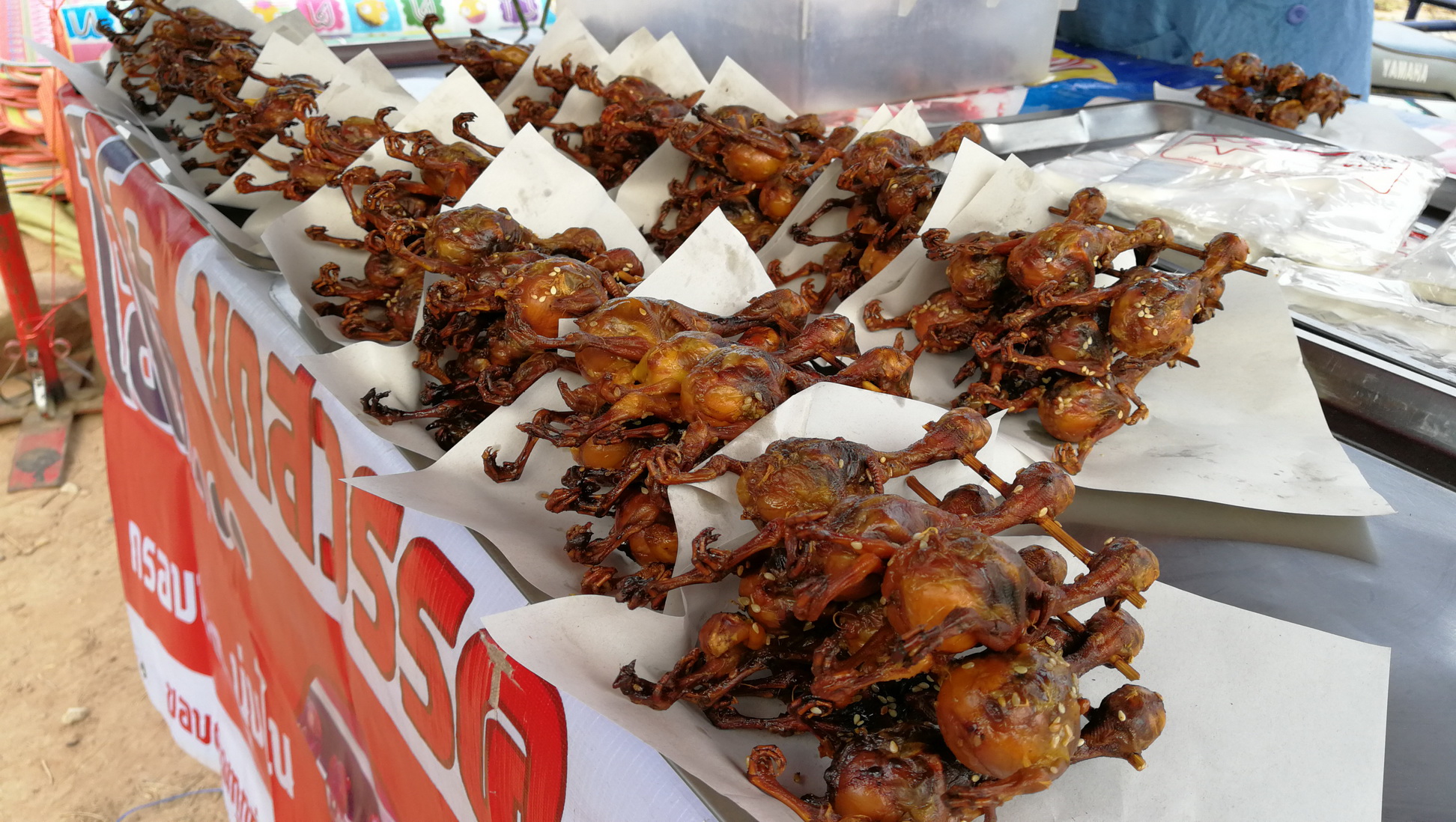 สุดฮิต!! “นกกระทาอบ” ขายดีตลาดชายแดนไทย-ลาว