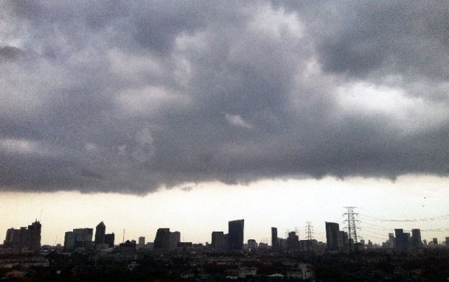 พายุฤดูร้อนทิ้งทวนจัดเต็ม! ถล่มหนัก 38 จังหวัดสาหัสแน่ เจอทั้งฝนถล่ม-ฟ้าผ่า