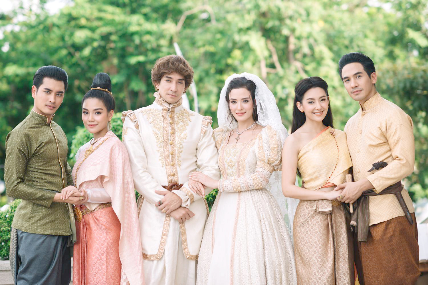 “รอมแพง” แต่ง “บุพเพสันนิวาส” เลือกใช้ประวัติศาสตร์ให้เข้ากับพล็อต