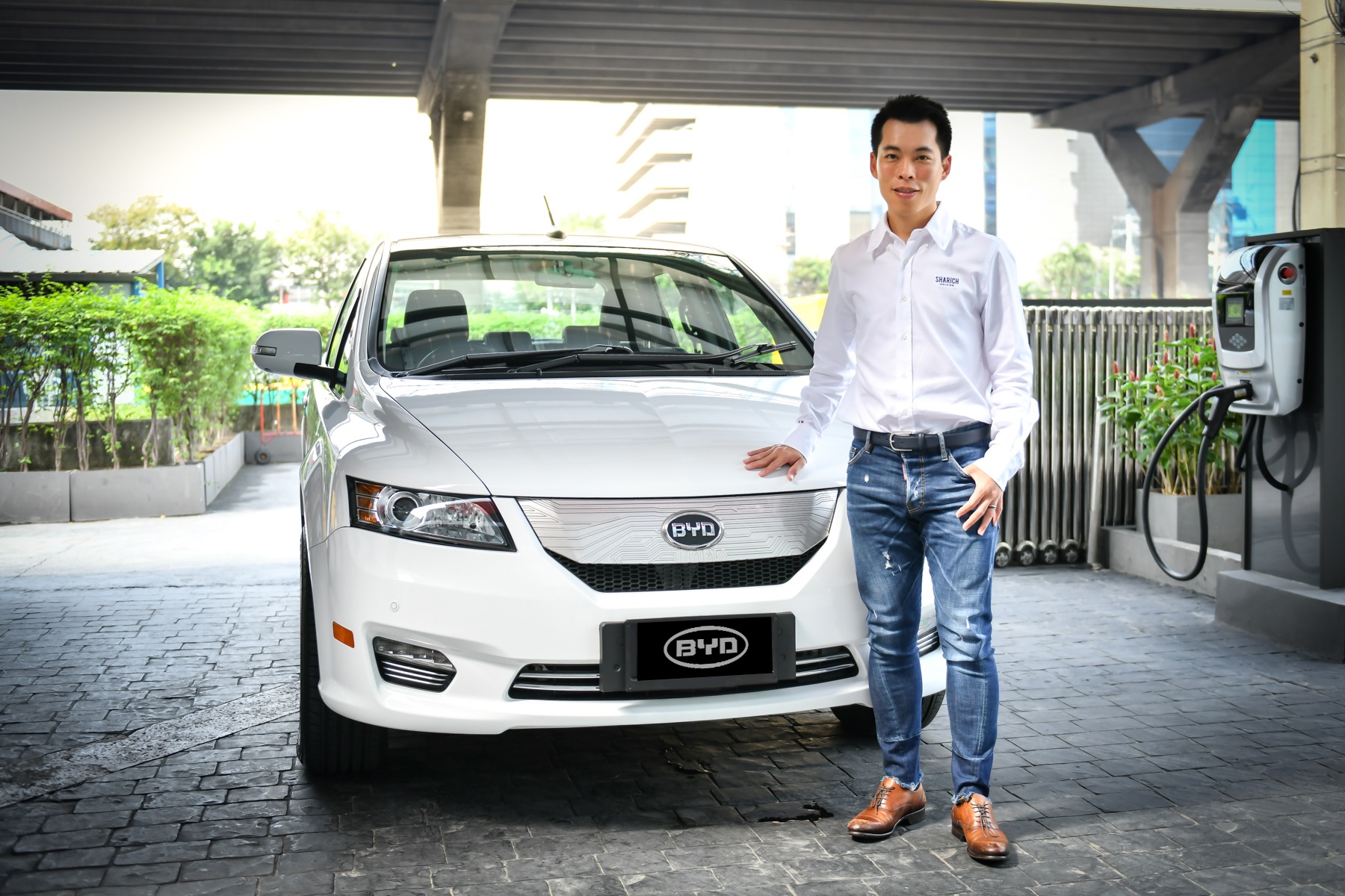 “ชาริช โฮลดิ้ง” สบช่องแท็กซี่วีไอพี ส่ง BYD อี 6 กวาดลูกค้าเล็งปี62 ขายทะลุพัน