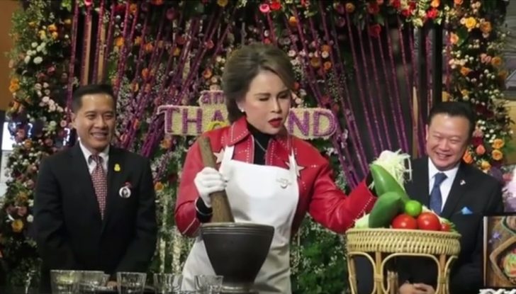 ทูลกระหม่อมฯ ทรงปรุงส้มตำส่งเสริมการท่องเที่ยวไทย ณ กรุงเบอร์ลิน