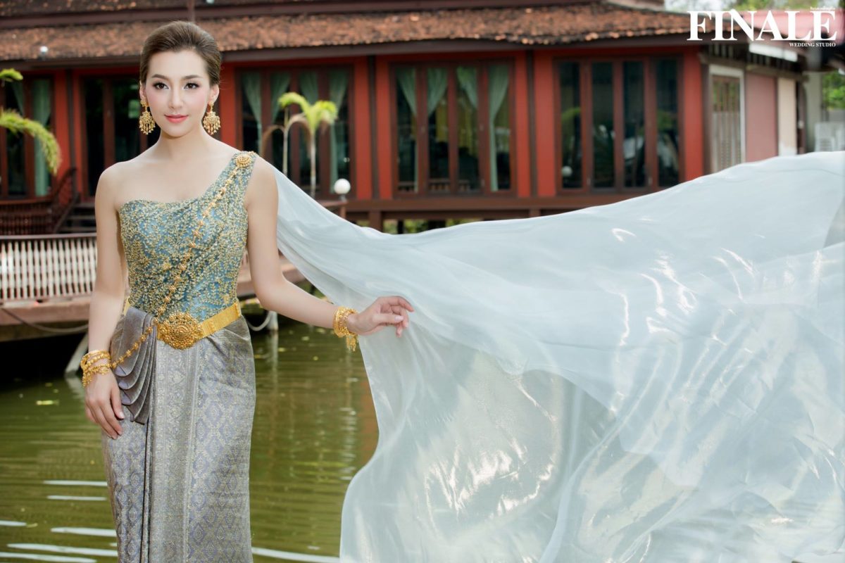 แม่หญิงช่างงามนัก! ชมภาพ “เบลล่า ราณี” แต่งชุดไทยประยุกต์ ถ่ายแบบนิตยสารดัง