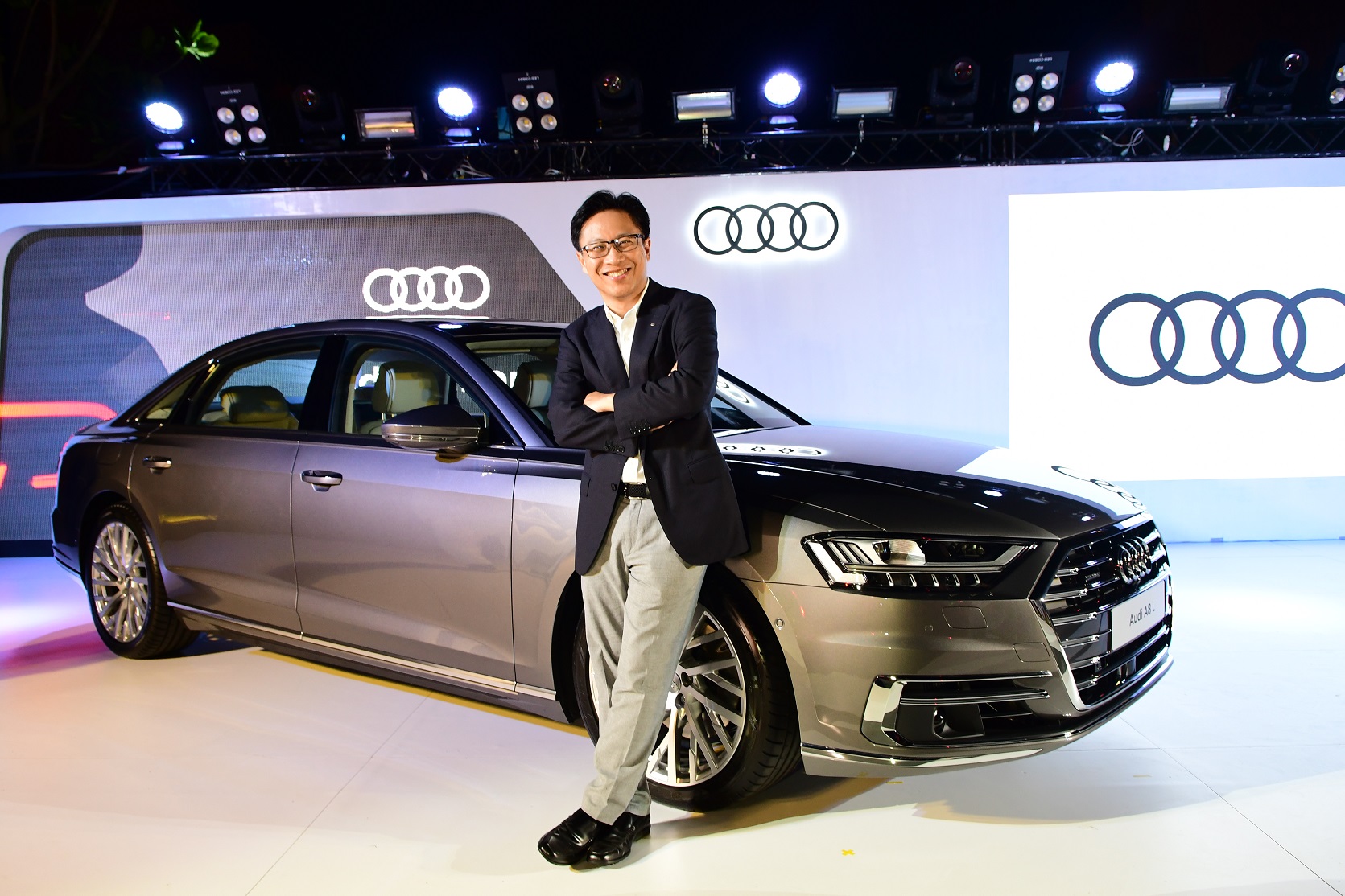 ออดี้ A8 L ขีดสุดของพรีเมี่ยมลักเซอรี่คาร์