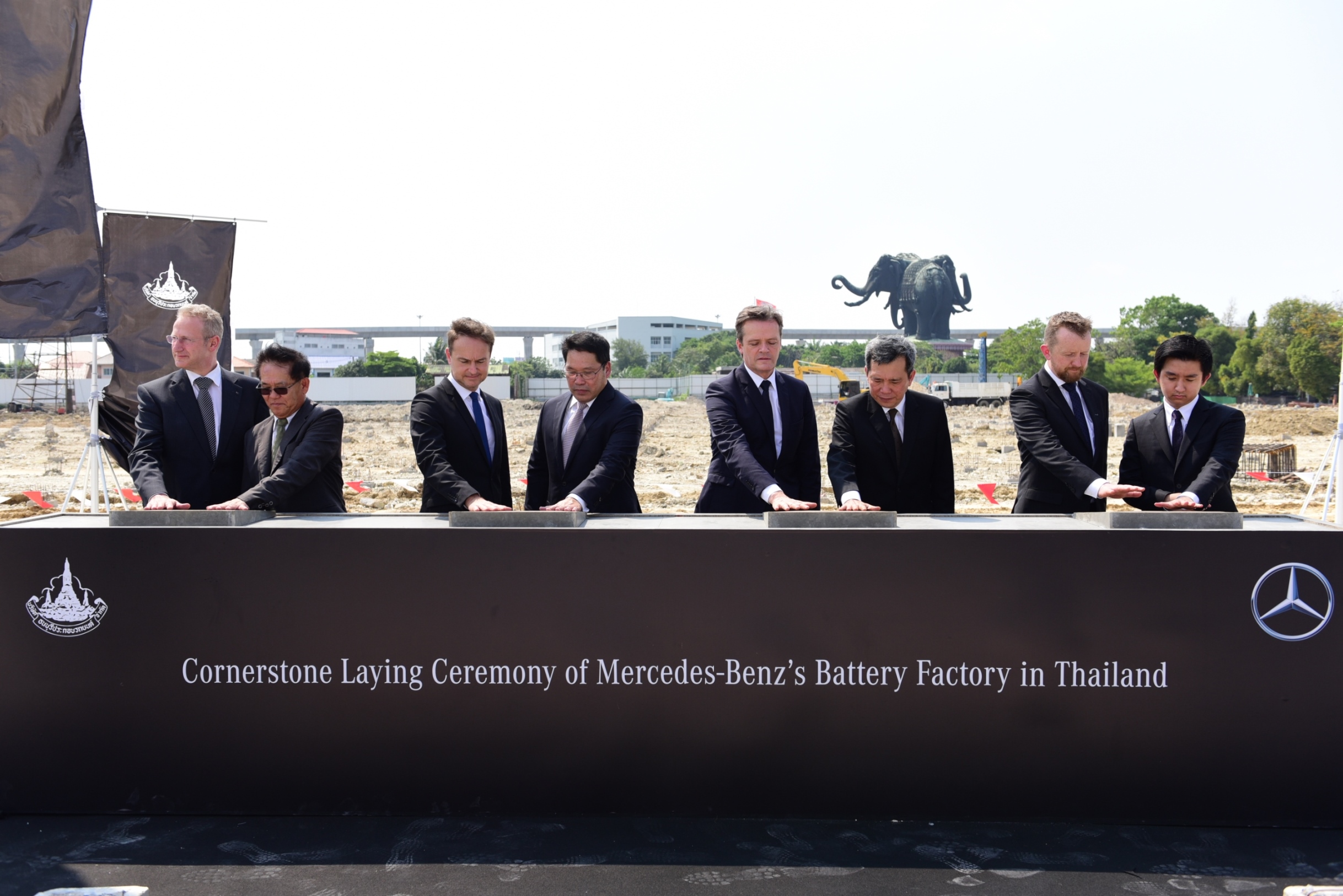 “เบนซ์” ลั่นอีก 4 ปีคนไทยได้ใช้แน่รถอีวี เทกว่า 100 ล้านยูโร ผุดรง.แบตเตอรี่