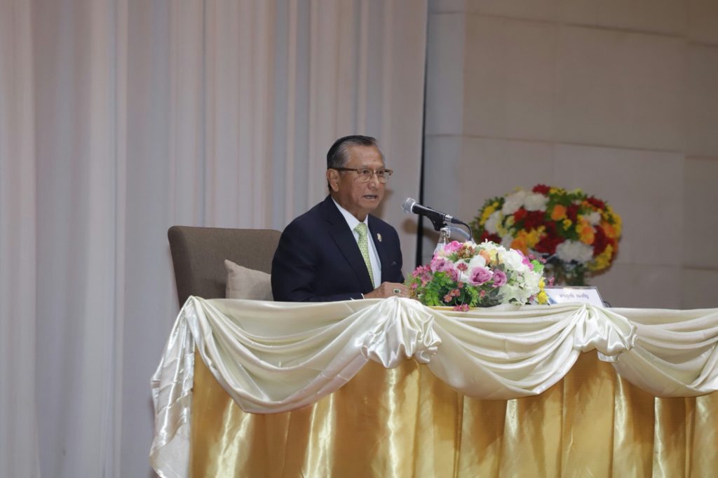55 พรรคเก่าตบเท้าฟังแนวทาง กกต. “อภิสิทธิ์” แนะทำตาม กม. ไม่ควรฟังคนอื่น
