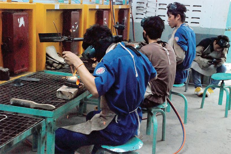 อาชีวะสร้างชาติ “ลาว” ผลิตคนรับ Battery of ASEAN