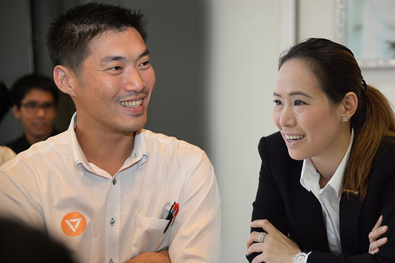 ไทยซัมมิท จัดทัพใหญ่ ธนาธร ขึ้นหลังเสือ อนาคตใหม่