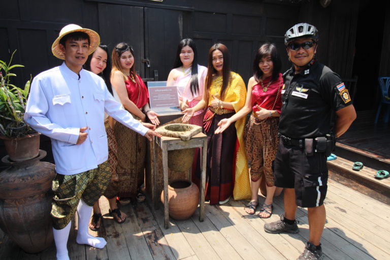ตร.อยุธยา อำนวยความสะดวกนักท่องเที่ยว-เพิ่มจนท.คุมเข้ม หลังขยายเวลาชมวัดไชยวัฒนาราม ถึงสามทุ่ม