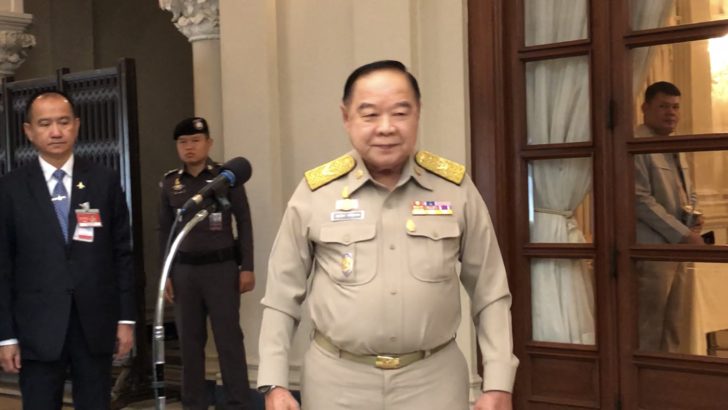 “บิ๊กป้อม” ปัดพรรคพลังประชารัฐ ทาบ “บิ๊กตู่” นั่งที่ปรึกษา บอก “ไม่รู้เลย”