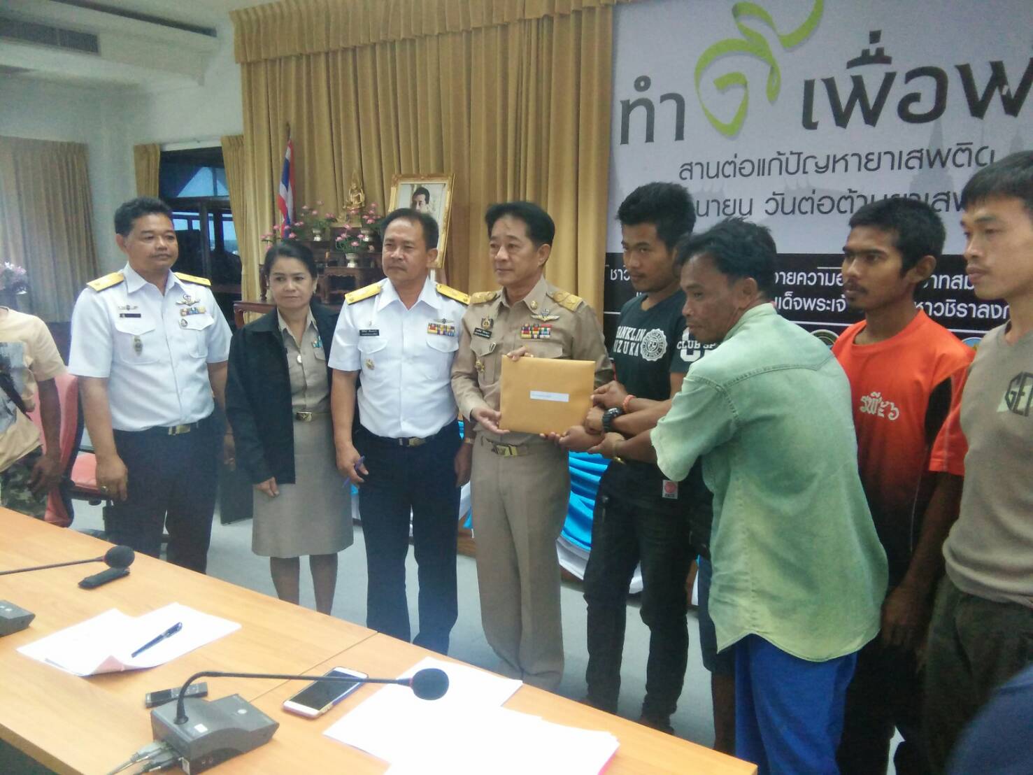 ประมงพื้นบ้านประจวบฯยื่นศูนย์ดำรงธรรมร้องผู้ว่าฯทบทวนมติคณะกรรมการประมง กระทบการทำกิน