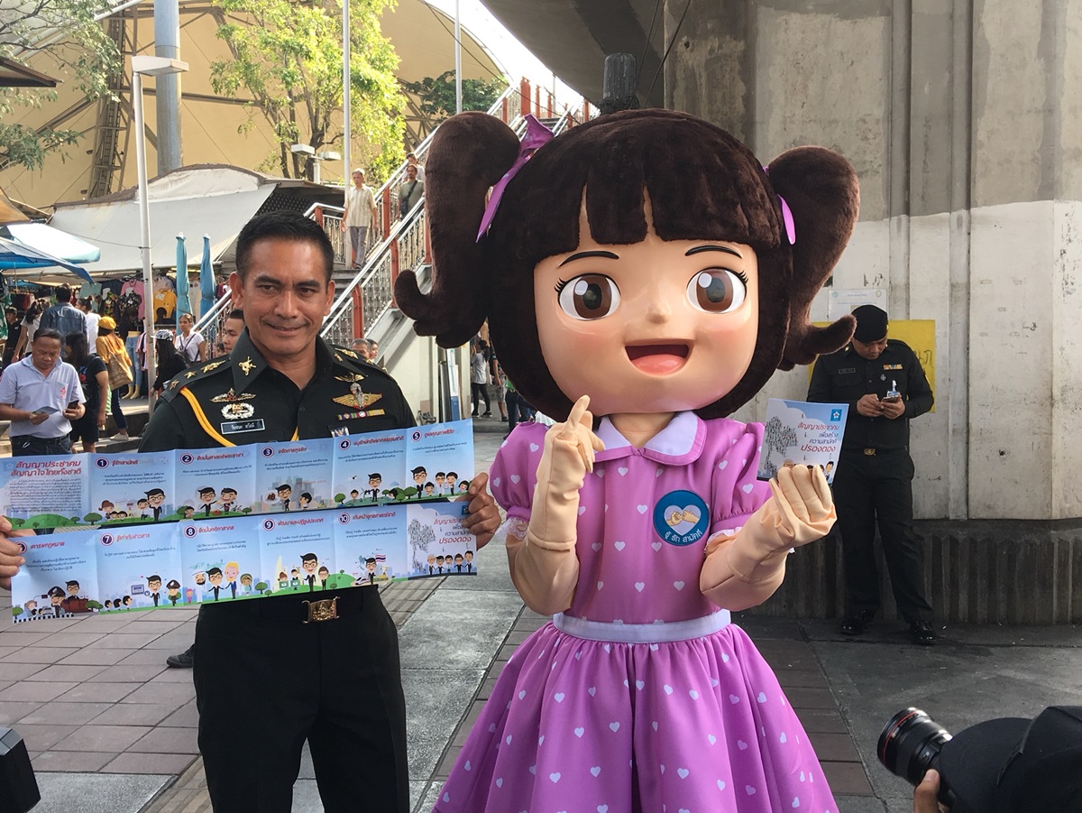 “กลาโหม” เปิดตัว “น้องเกี่ยวก้อย” โฉมใหม่! ลุยอนุสาวรีย์ชัยฯ แจกสัญญาประชาคม