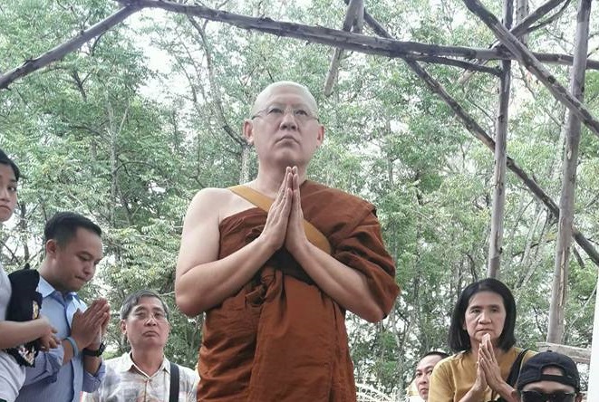 เข้าสู่ร่มกาสาวพัสตร์! “สรยุทธ” บวชเงียบวัดป่า เพื่อนๆ คนดังแห่ร่วมอนุโมทนาเพียบ
