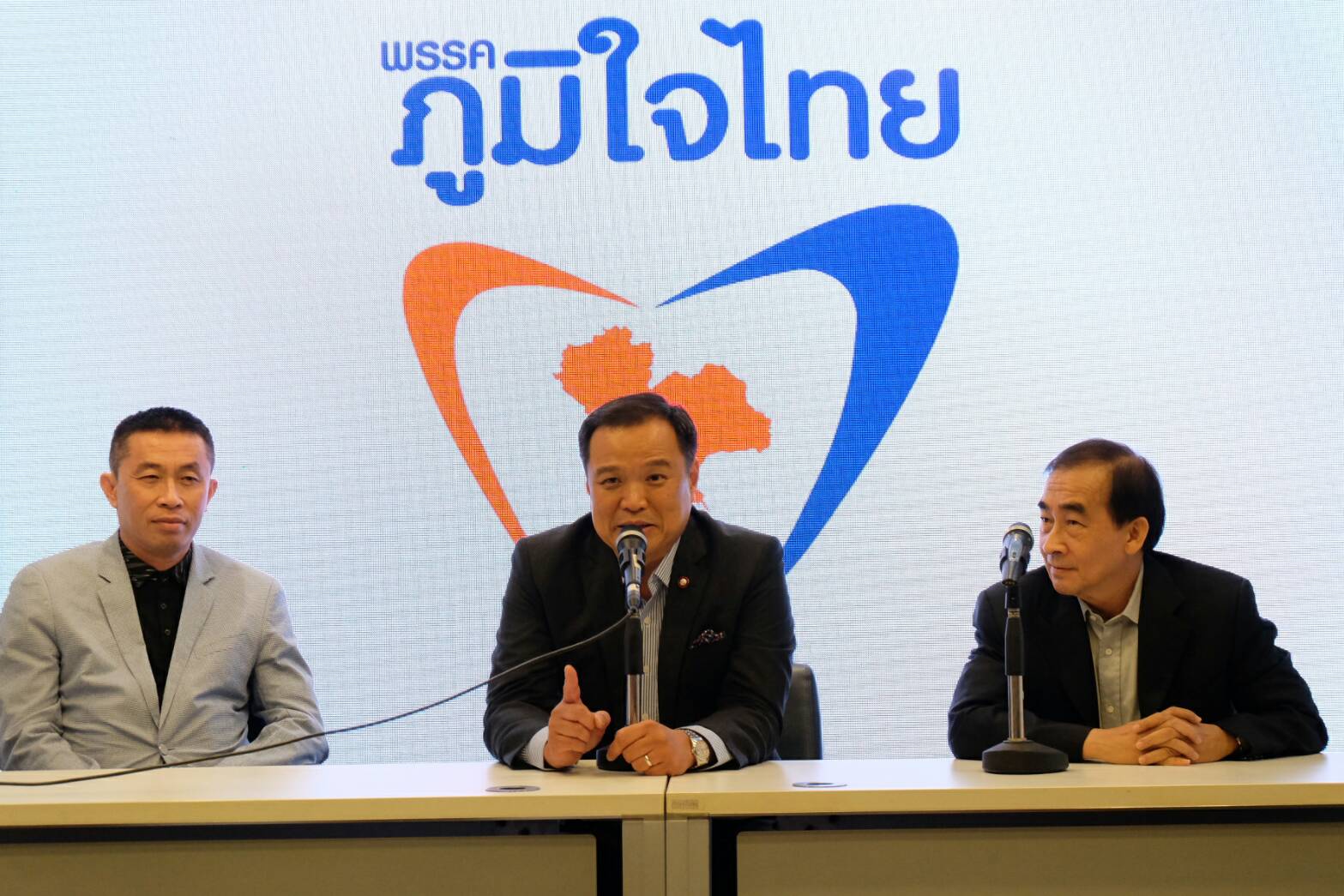 ภูมิใจไทย ทำบุญครบ 10 ปี “อนุทิน” เล็งให้ผู้สมัครทำสัตยาบันคะแนนโหวต