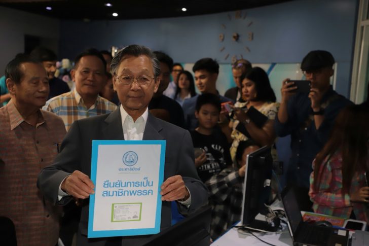 “ชวน” ยืนยันสมาชิกตลอดชีพพรรคประชาธิปัตย์ ลั่นยังหนุน “มาร์ค” ไม่คิดแข่งชิงหัวหน้าพรรค