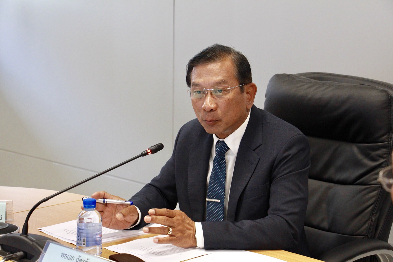 “บิ๊กฉัตร” ยังไม่รู้อนาคตการเมือง บอกไม่เคยคุยเรื่องนี้ให้ “บิ๊กตู่” ปวดหัว