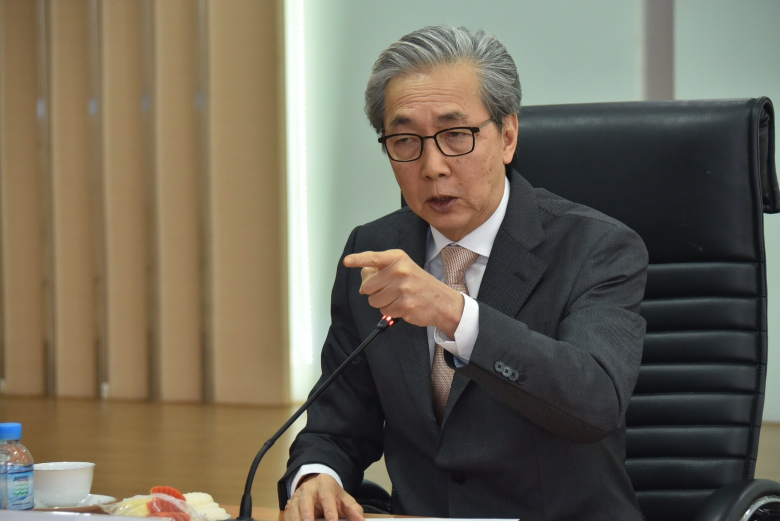 “สมคิด” ให้เวลา 3 เดือน สั่ง “อุตตม” ปั้นสินค้าเด่นชุมชนเตรียมเรียกประชุมอุตสาหกรรม หอการค้าฯ ส.อ.ท.จังหวัด พ.ค.นี้