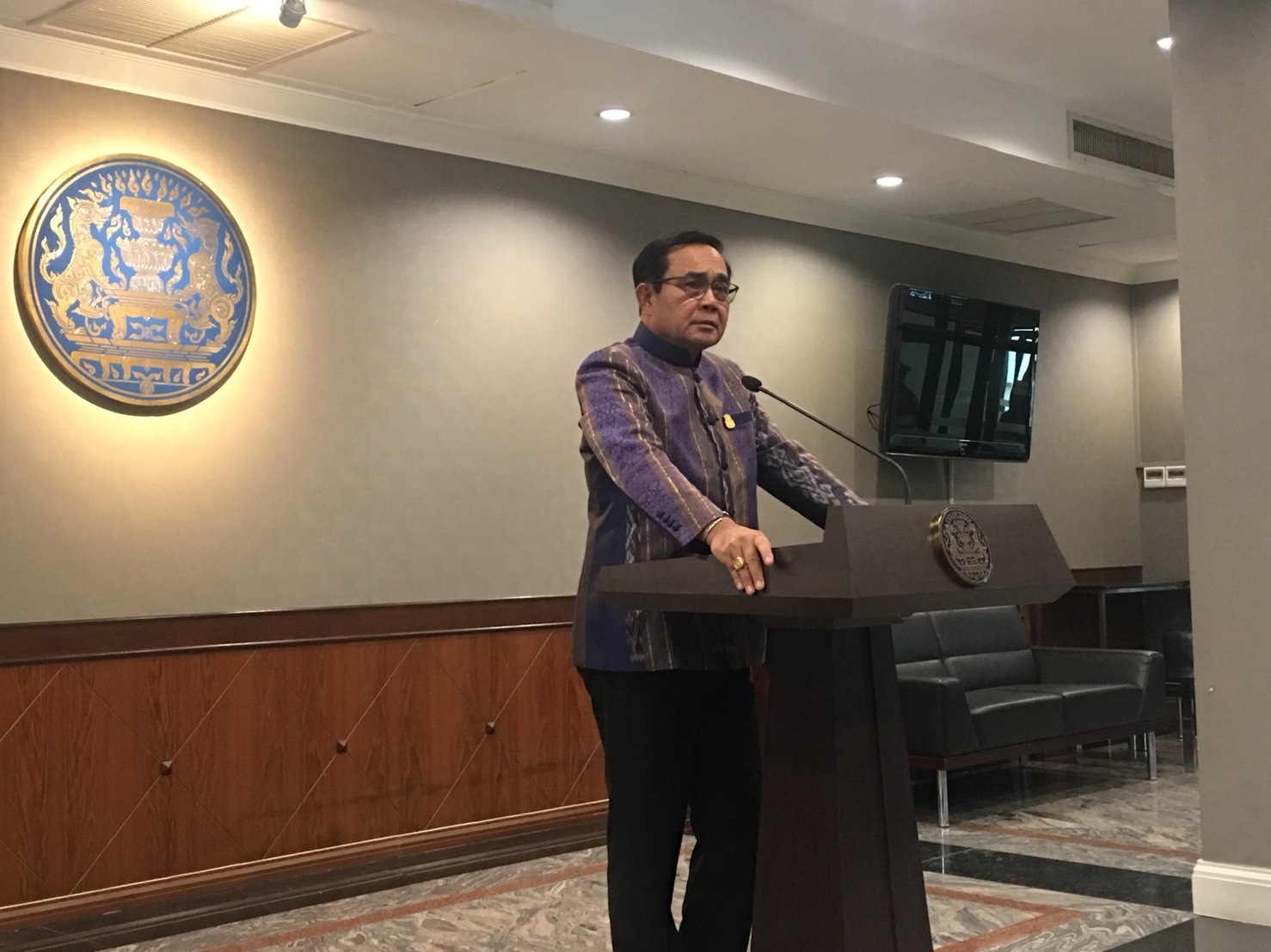“บิ๊กตู่” เตรียมนำผลงานรัฐบาล 4 ปี 500 กว่าหน้าลงเว็บไซต์ มีอะไรสงสัยให้ถาม
