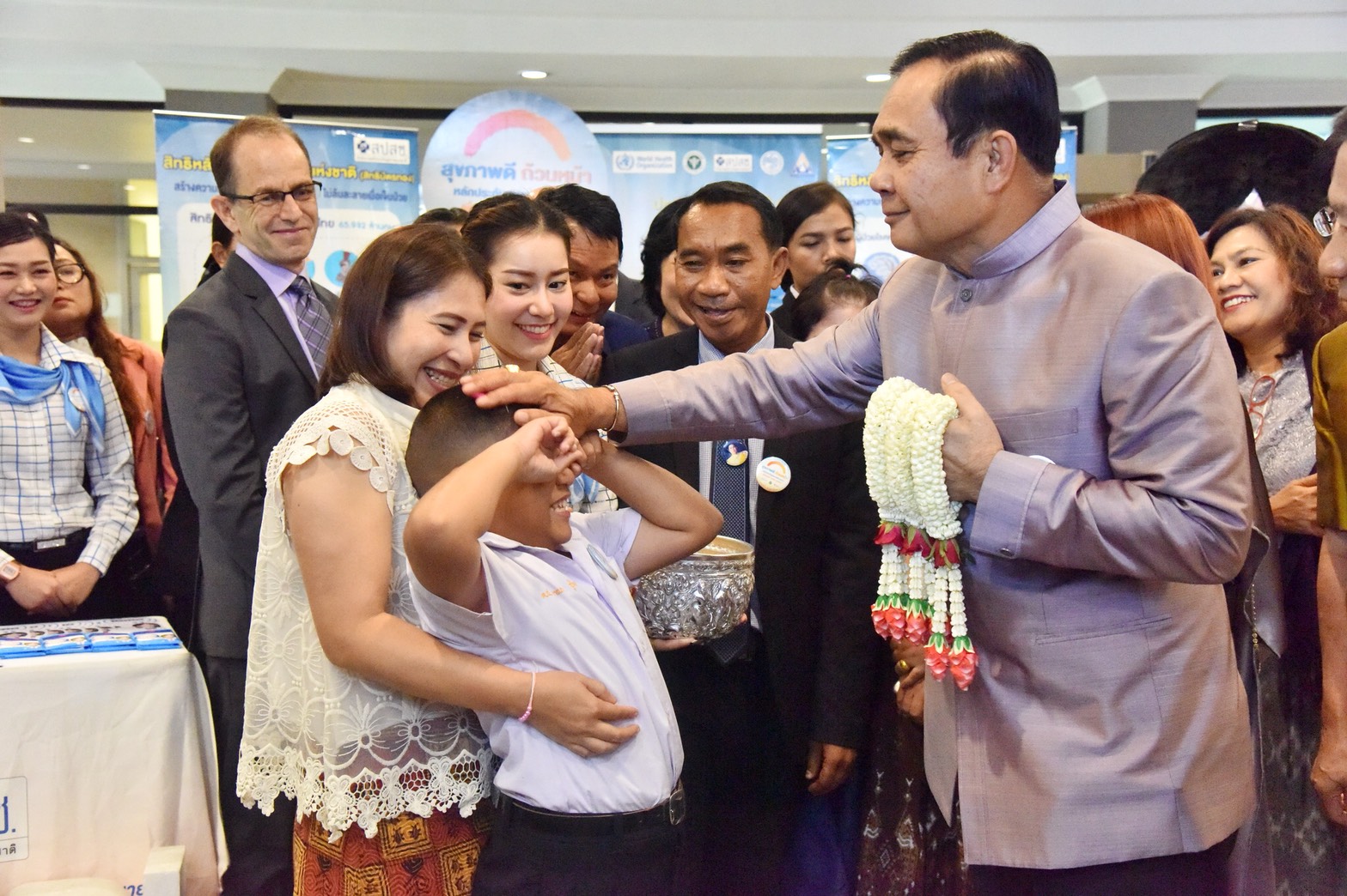 สธ. นำผู้ป่วยเข้าพบ “บิ๊กตู่” ขอบคุณโครงการบัตรทองช่วยชีวิต