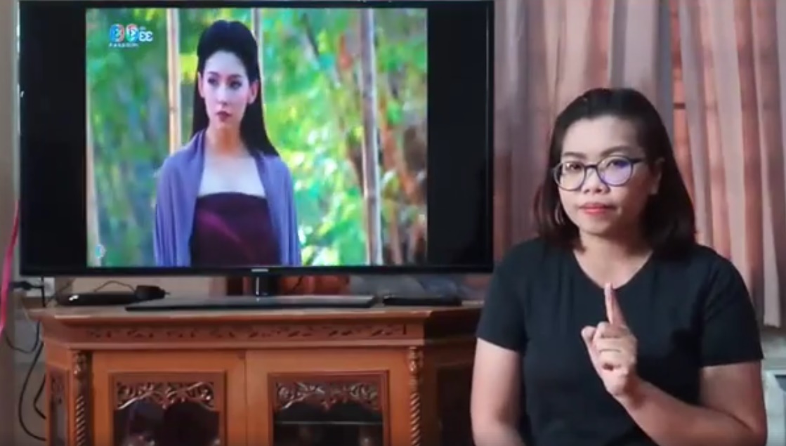โซเชียลชื่นชม! สาวแปลภาษามือละครดัง “บุพเพสันนิวาส” ตามคำขอพี่น้องคนหูหนวกที่รอมานาน