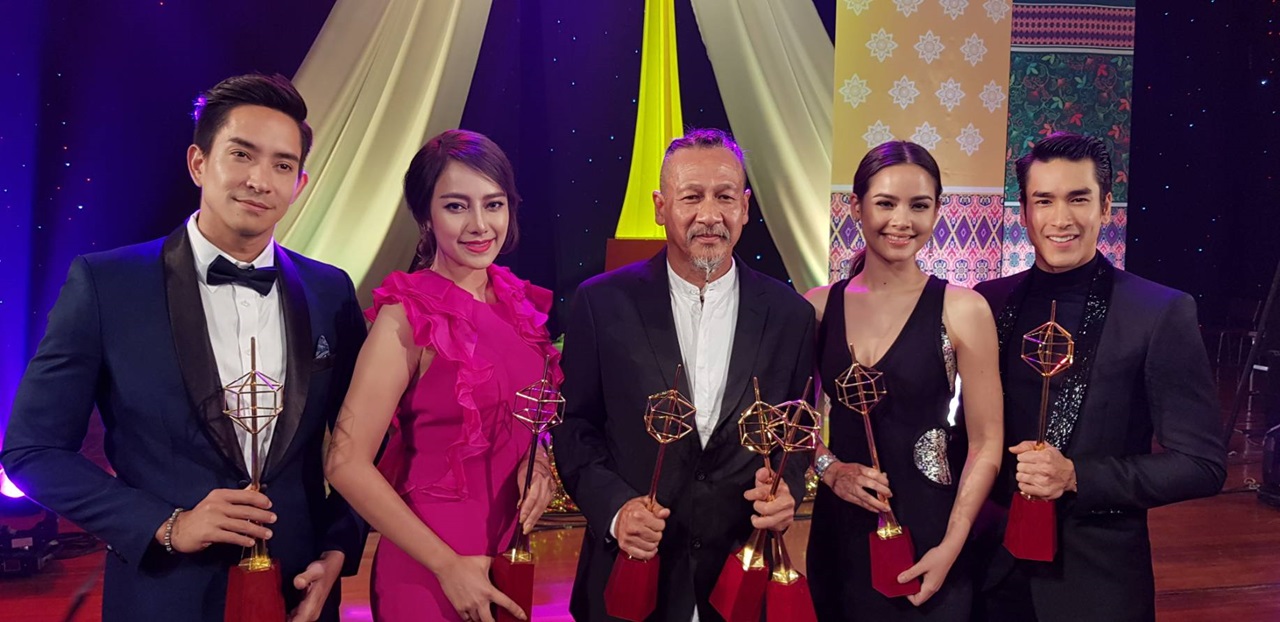 ‘ณเดชน์-ญาญ่า’ ซิวนักแสดงนำชาย-หญิงยอดเยี่ยม รากนคราคว้า 3 รางวัลโทรทัศน์ทองคำครั้งที่ 32