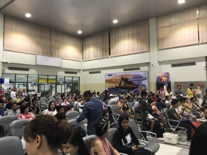 นกแอร์ยางระเบิด! แผนเดินทางล่ม-เครื่องดีเลย์กว่า 5 ชม.ทำผู้โดยสารตกค้างสนามบินอุบลฯ