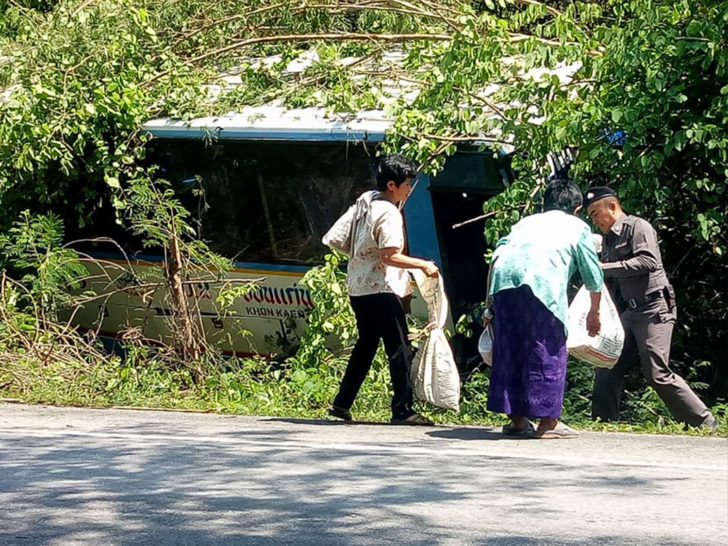 ทัวร์ขอนแก่นเบรกแตกโชคดีโชเฟอร์สติดีประคองรถลงข้างทาง-เพชรบูรณ์ตายแล้วศพแรก
