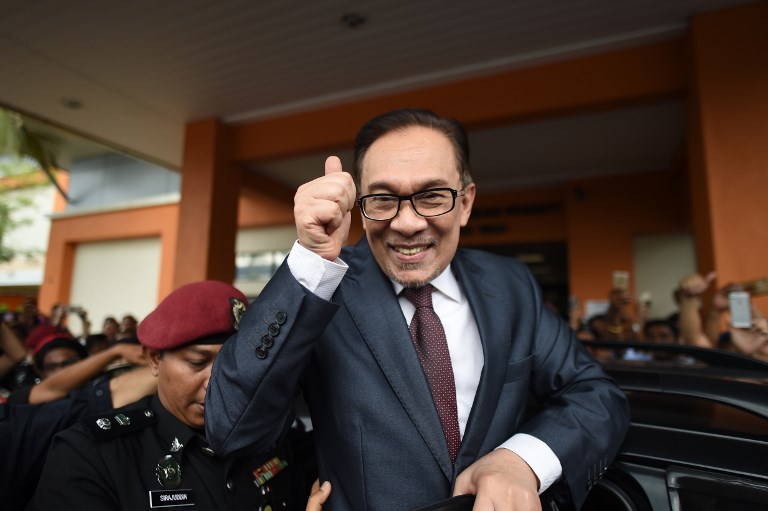 ยิ้มแย้มรับอิสราภาพ! ทางการมาเลเซีย ปล่อยตัว “อันวาร์ อิบราฮิม”