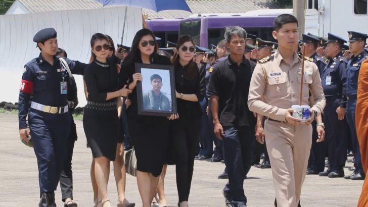 ภรรยานักบินอุ้มท้องรับร่าง “น.ต.เกริกเกียรติ” เข้า กทม.