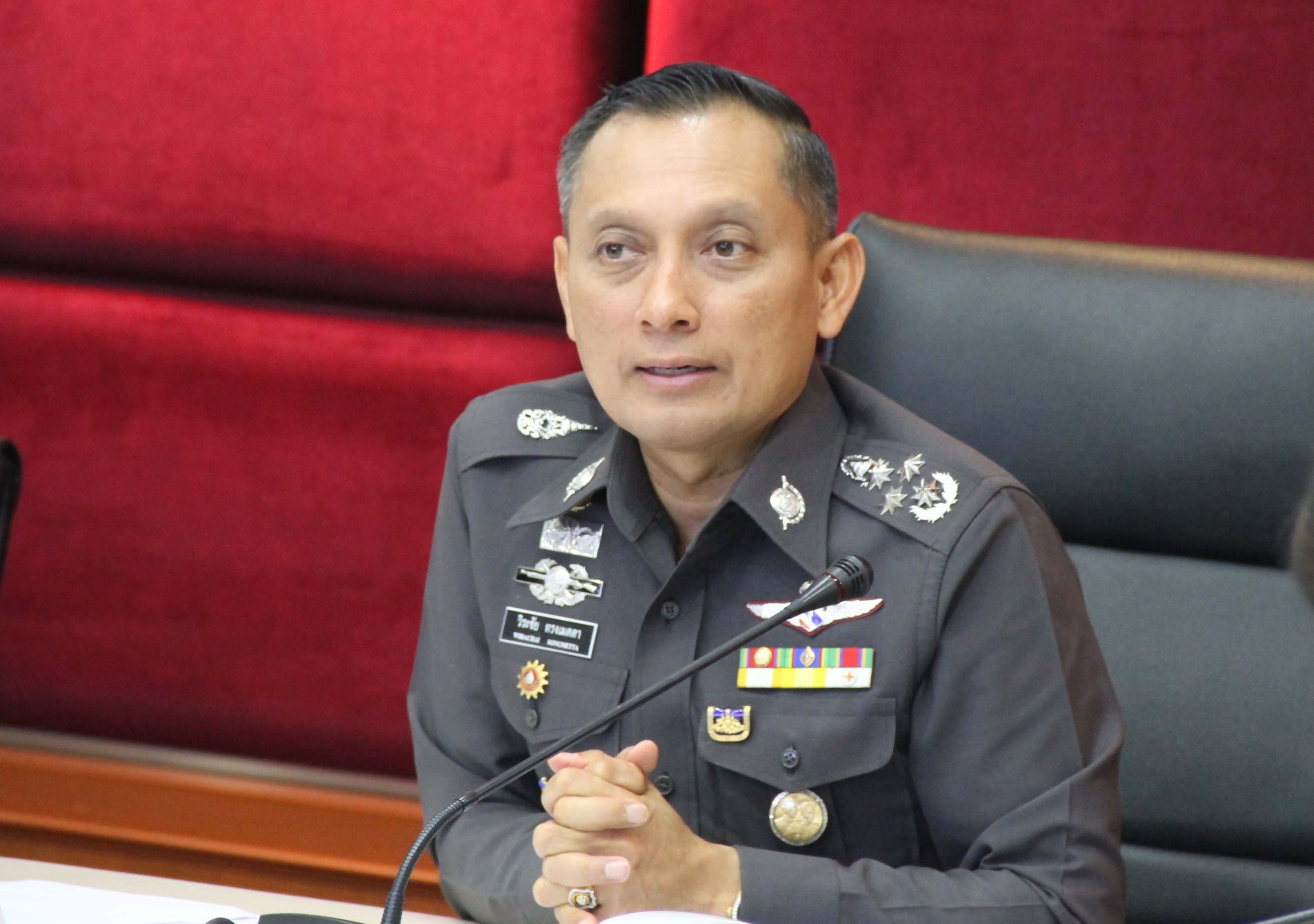 เจออีกแล้ว! ตำรวจบุกค้นโรงงานผลิตยาลดความอ้วน พบสารอันตรายเพียบ!