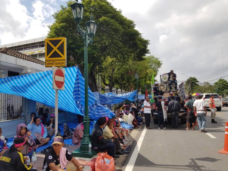“พีมูฟ” ยังปักหลักหน้ามหาดไทย เผยพอใจระดับหนึ่ง หลังเจรจาทำเอ็มโอยูปัญหาที่ดิน