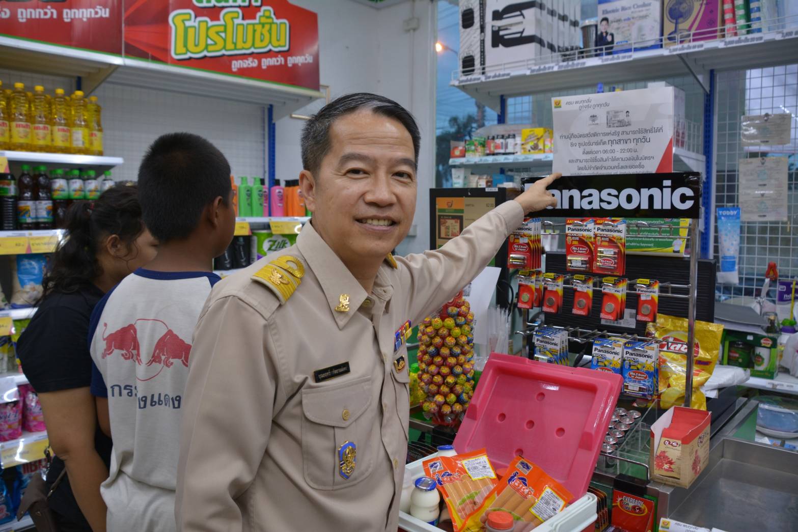 พาณิชย์ยันร้านธงฟ้าประชารัฐไม่สามารถเรียกเก็บค่ารูดบัตรประชารัฐ หากพบทำผิดเพิกถอนสิทธิทันที