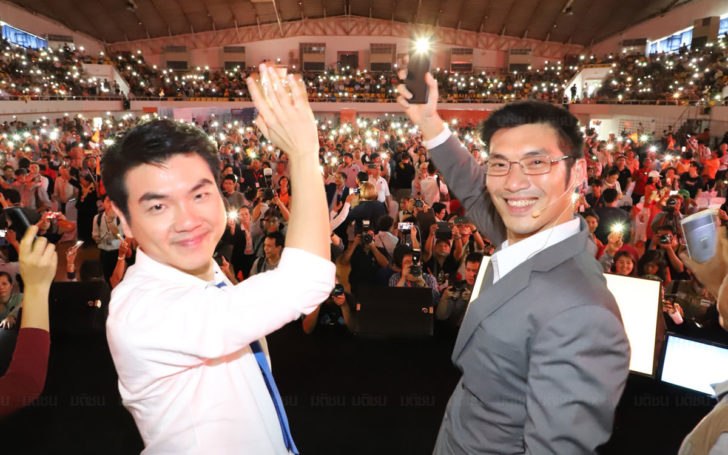 “ธนาธร” หัวหน้าพรรคอนาคตใหม่ ผลักวาระไม่เอาทหาร ไม่เอารัฐธรรมนูญ สู่สังคมไทย