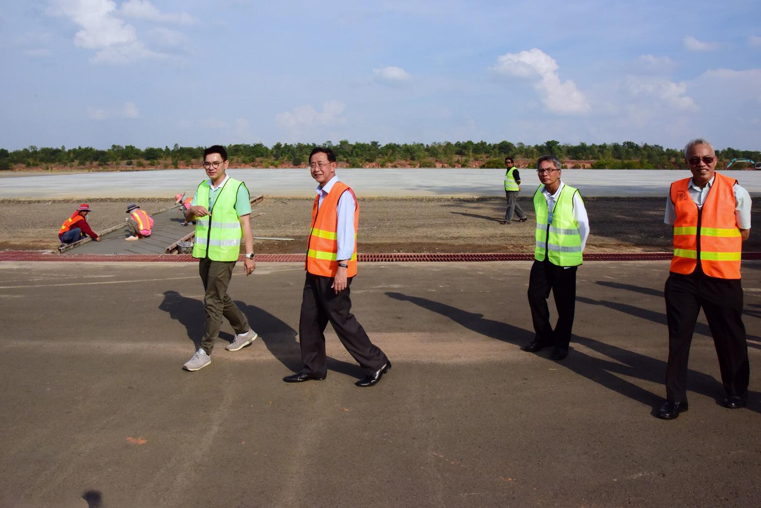 “อาคม ” ลงพื้นที่ดูความก้าวหน้า ปรับปรุง “สนามบินบุรีรัมย์” จ่อขยายรันเวย์-อาคารผู้โดยสารเพิ่ม
