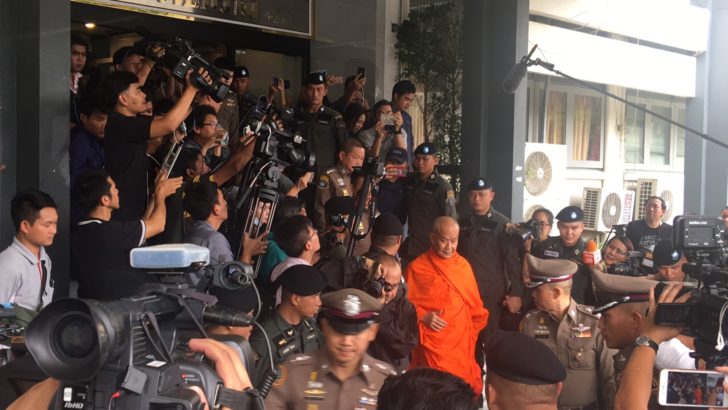 ผู้การกองปราบ นำ “พระพรหมสิทธิ” ฝากขังศาลคดีทุจริตฯ
