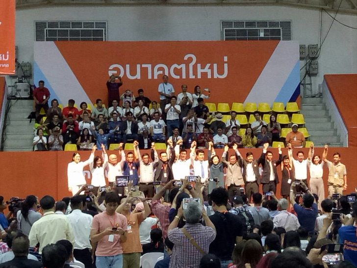 “ธนาธร” หัวหน้า “ปิยบุตร” เลขาธิการพรรค “อนาคตใหม่” ตามคาด อดีตพิธีกร voice tv “พรรณิการ์” ร่วมวงโฆษก