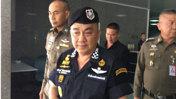“ศรีวราห์” แจ้ง 3 ข้อหา 4 แกนนำ “คนอยากเลือกตั้ง” ฝากขังศาล ค้านประกัน
