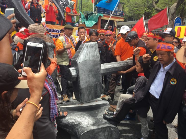 ผู้ใช้แรงงานหมดหวังรัฐไม่ช่วย ลั่นตั้ง ‘พรรค’ ส่งตัวแทนกำหนดทิศทางเอง