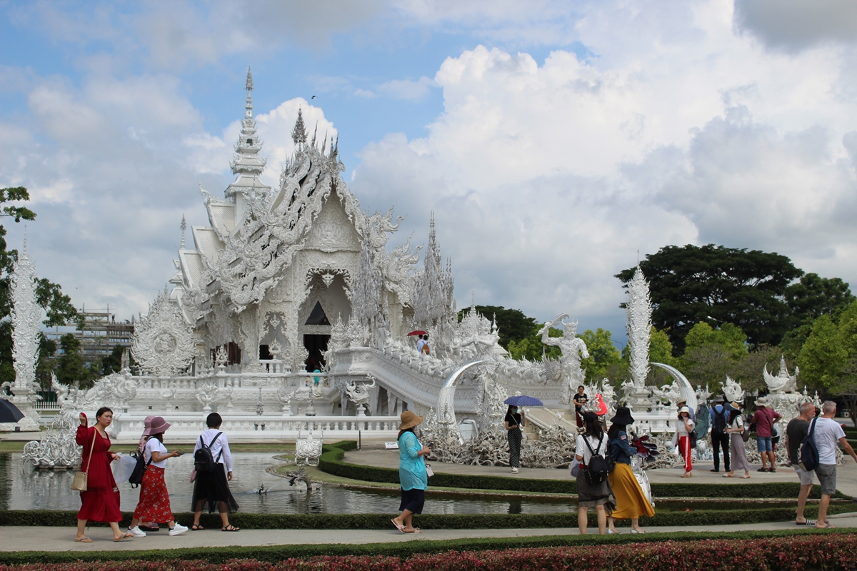 วัดร่องขุ่นเฮ!สายไฟฟ้าลงดินเสร็จ กฟภ.เล็งหอนาฬิกา 4 จว.ทั่วไทย