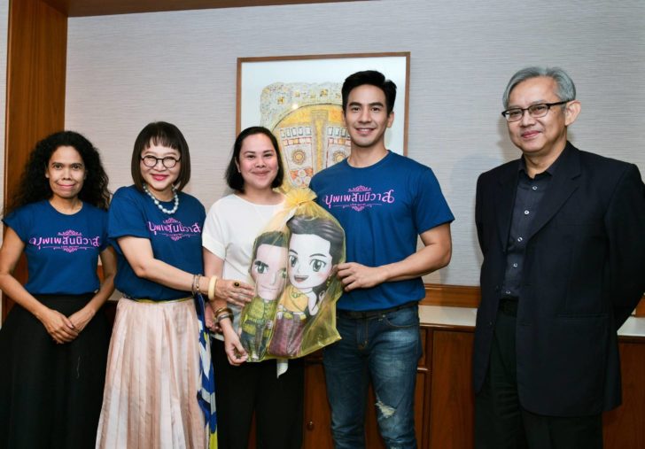 กรี๊ดสนั่น! ‘คุณพี่หมื่นโป๊ป-หน่อง’ บุพเพสันนิวาส เดินสายขอบคุณ ‘มติชน’