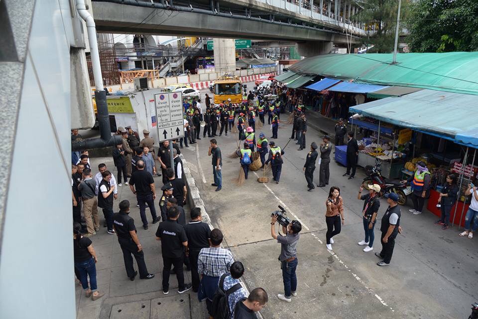 “อัศวิน” ขอบคุณผู้ค้าหน้าเซ็นทรัลลาดพร้าว คืนทางเท้าให้ประชาชน