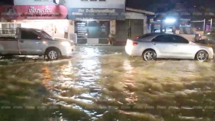 ภูเก็ตอ่วม! หลังฝนตกหนักทำ 12 เที่ยวบินวุ่น เตือนชาวบ้านเสี่ยงน้ำท่วม-ดินสไลด์