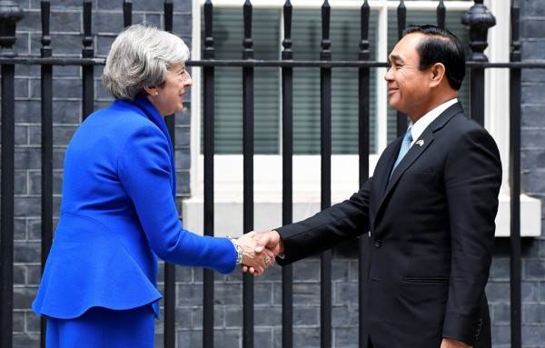 “ประยุทธ์” รับปาก “เทเรซา เมย์” จัดเลือกตั้งปีหน้า!!