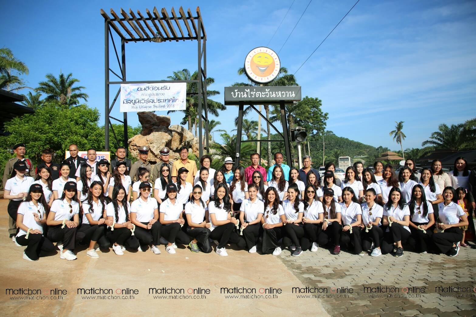 40 สาวมิสยูนิเวิร์สฯ นุ่งปาเต๊ะตักบาตรยามเช้า ซึมซับวิถีชาวใต้