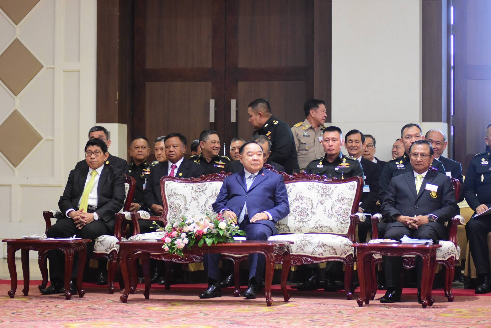 “บิ๊กป้อม” นั่งหัวโต๊ะถก 73 พรรคการเมือง เคาะสูตร 3-3-5 คลายล็อกทำไพรมารีโหวต
