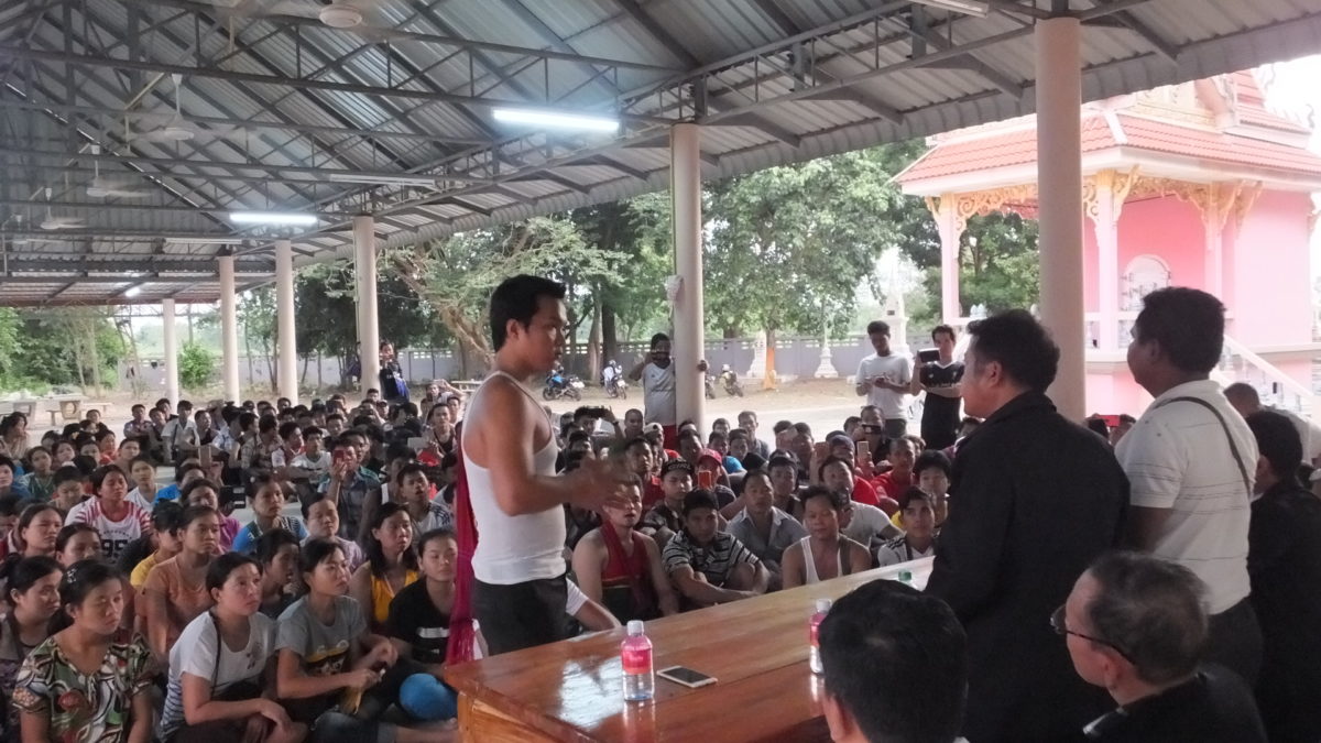 แรงงานต่างด้าวกว่า 300 ราย หยุดงานประท้วงขอสวัสดิการเพิ่ม